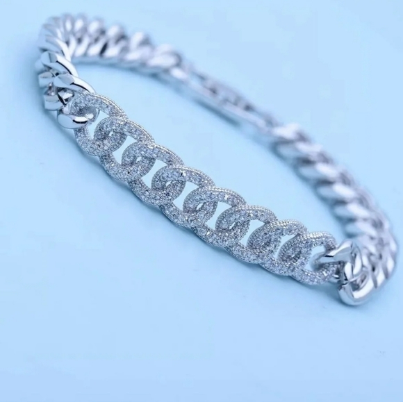 Stunning New Silver Cuban Link Bracelet - Picture 3 of 4
